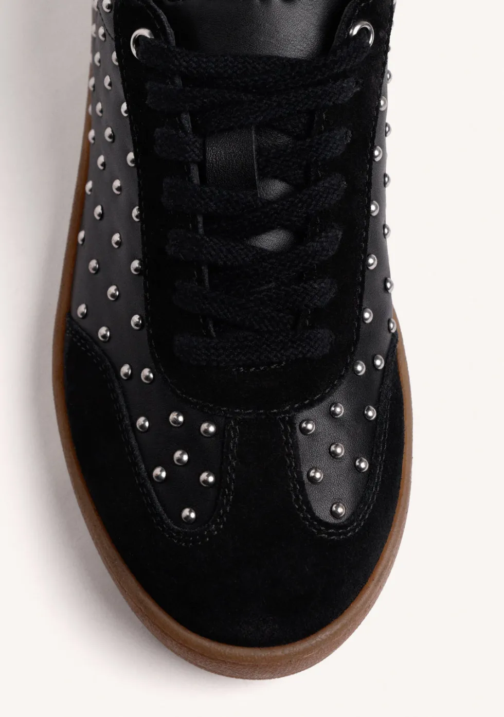 ZAPATILLAS NEGRO PIEL TACHAS
