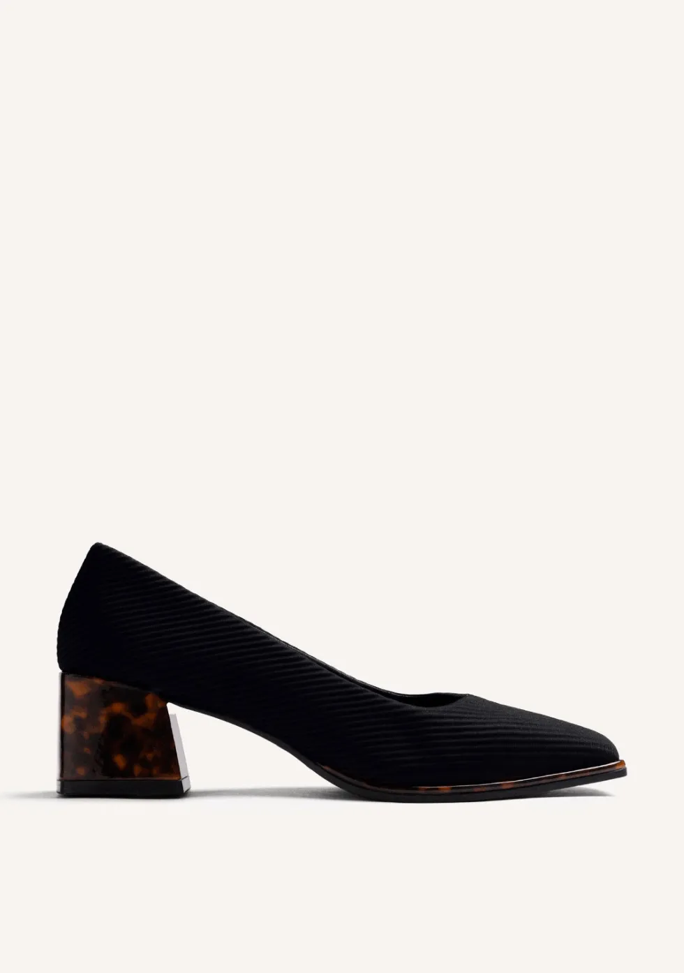 ZAPATOS DE TACÓN NEGROS