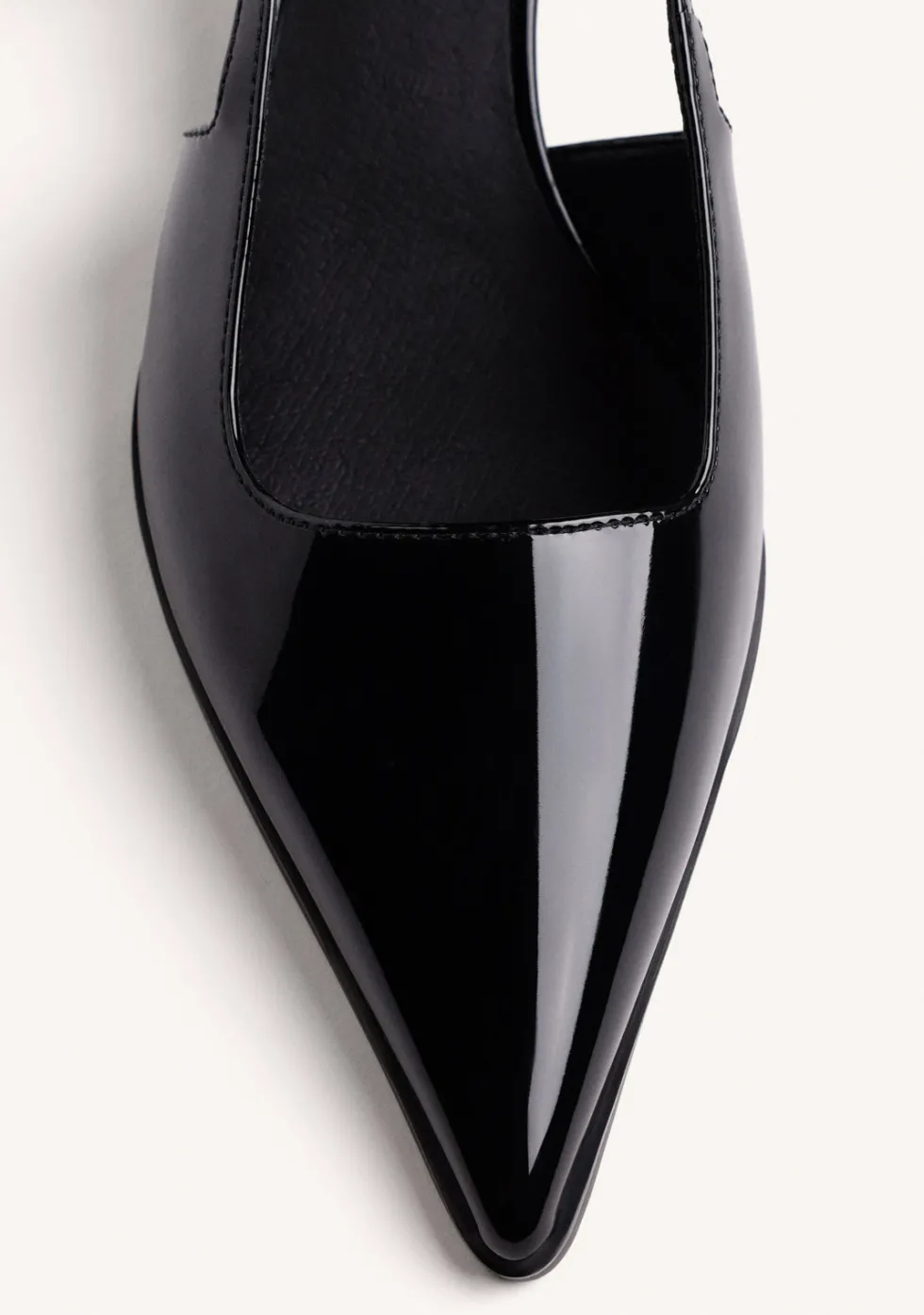 ZAPATOS TACÓN DESTALONADOS NEGRO EFECTO CHAROL