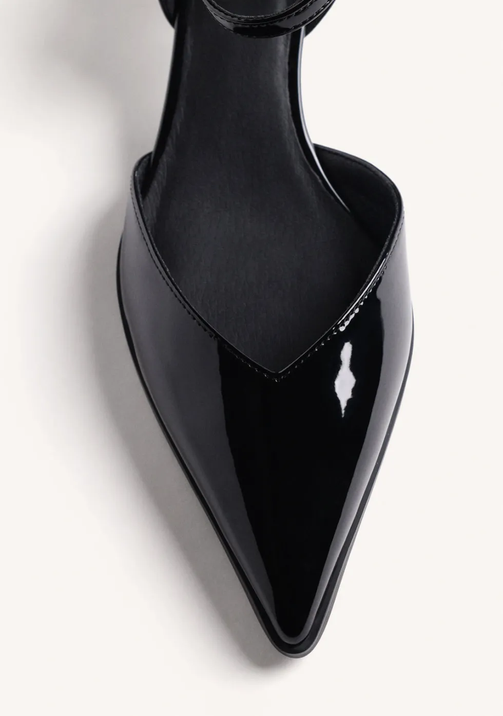 ZAPATOS TACÓN NEGRO EFECTO CHAROL