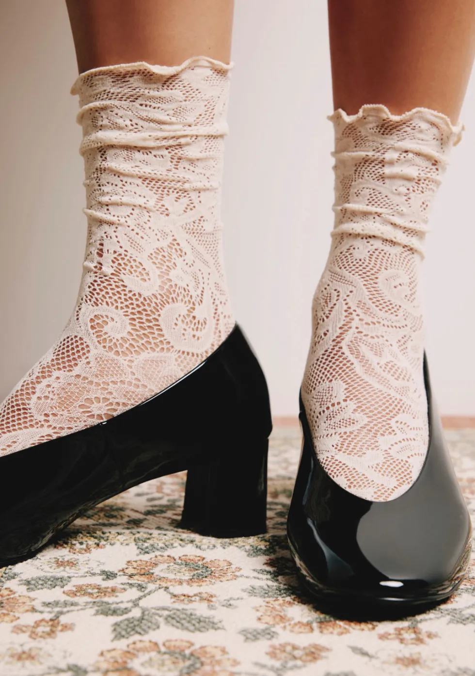 ZAPATOS TACÓN NEGRO EFECTO CHAROL