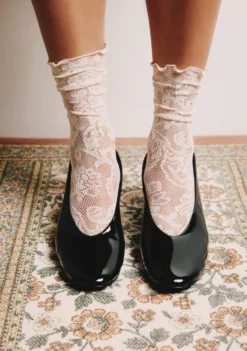 ZAPATOS TACÓN NEGRO EFECTO CHAROL