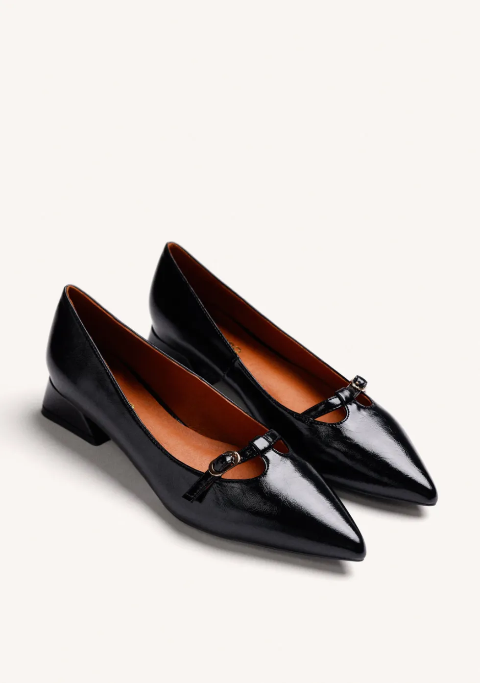 ZAPATOS TACÓN NEGRO EFECTO CHAROL