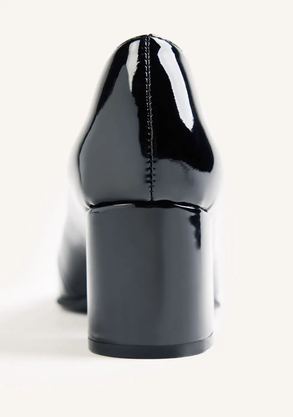 ZAPATOS TACÓN NEGRO EFECTO CHAROL