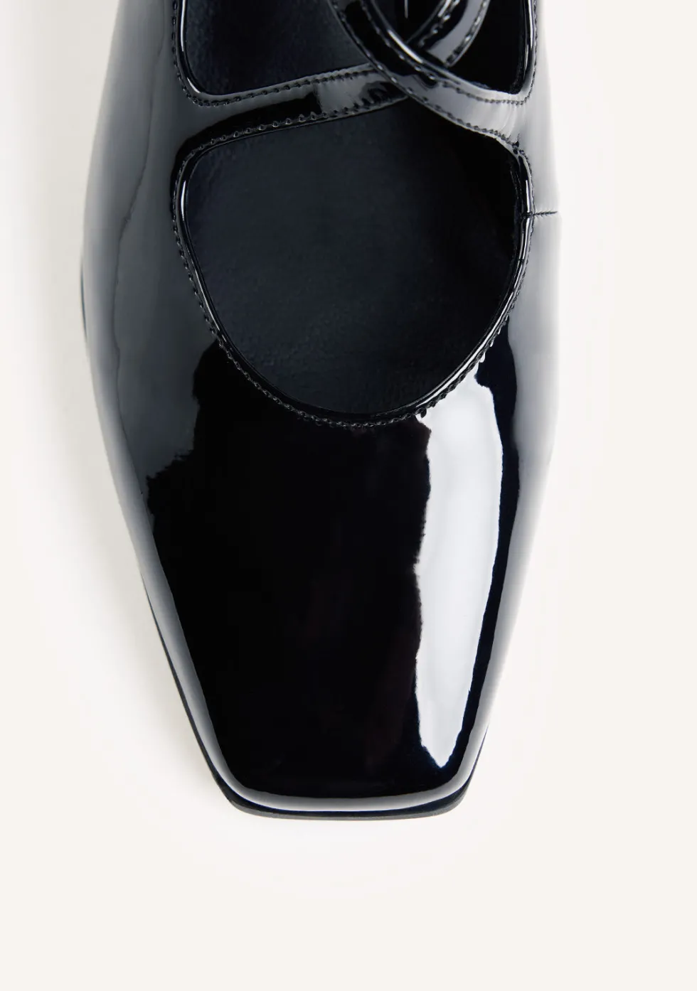ZAPATOS TACÓN NEGRO EFECTO CHAROL