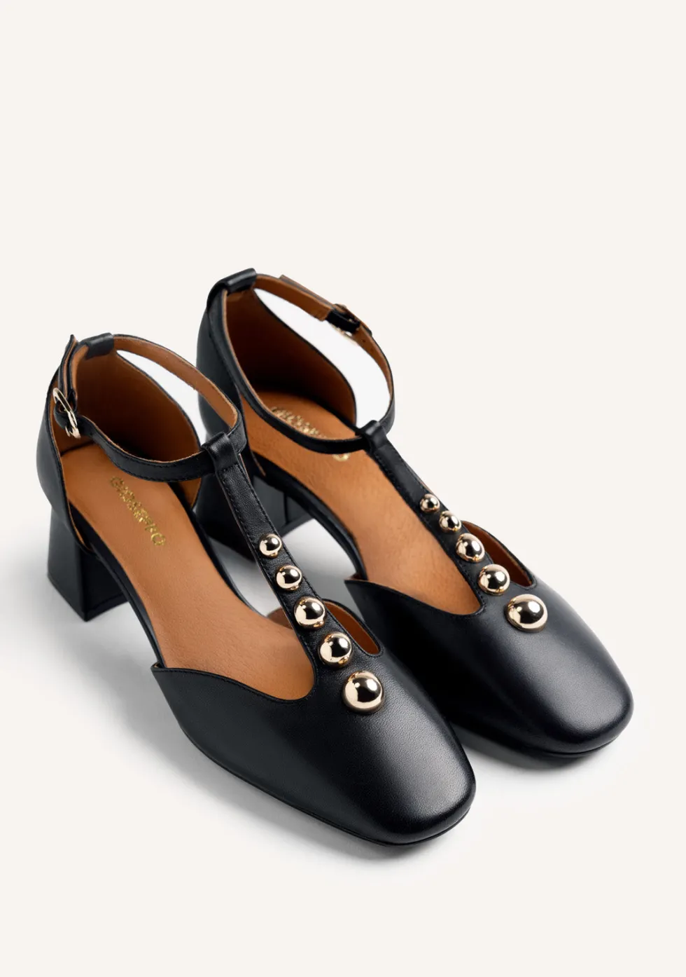 ZAPATOS TACÓN NEGRO TACHAS