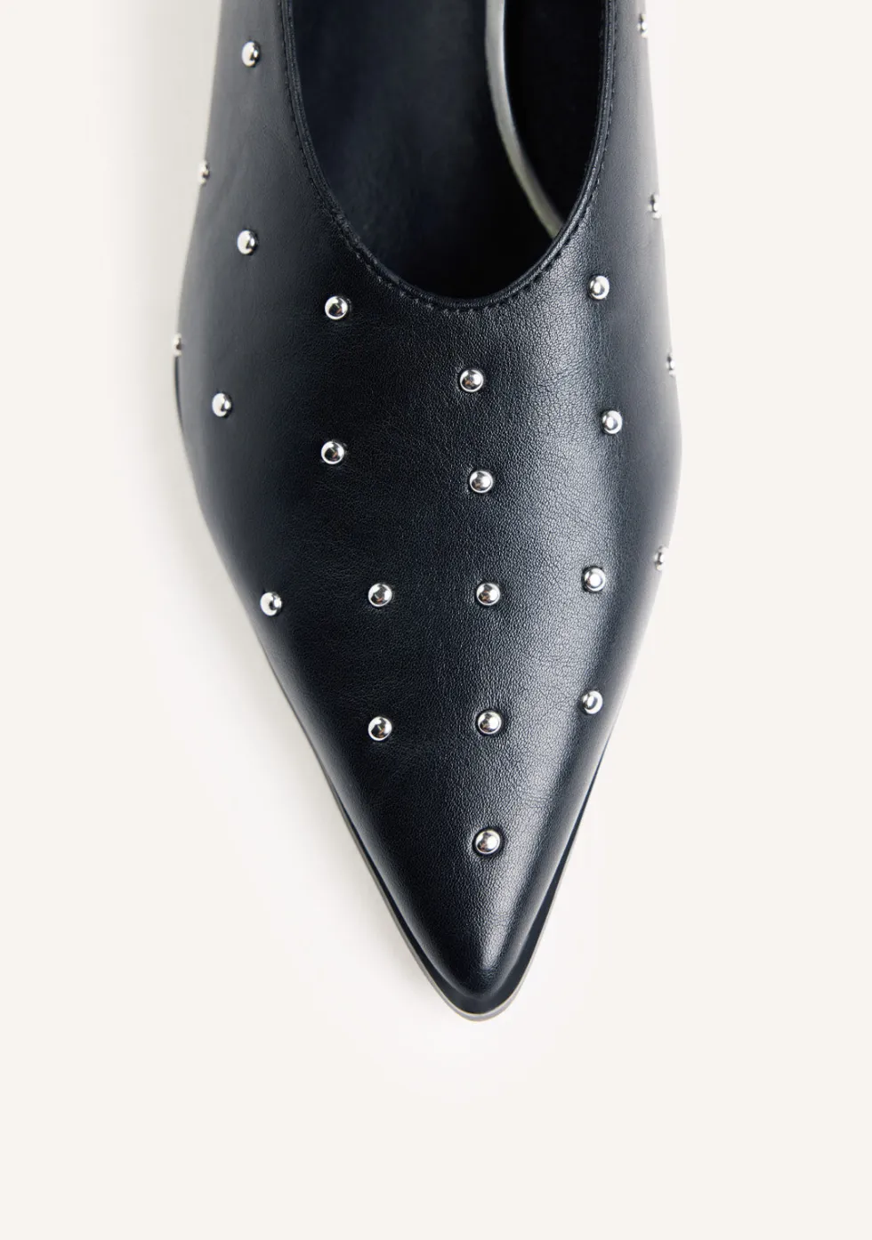 ZAPATOS TACÓN NEGRO TACHAS