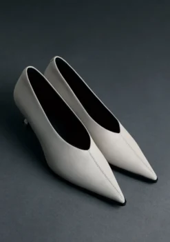 ZAPATOS TACÓN PIEL GRIS BY MELYSSA PINTO