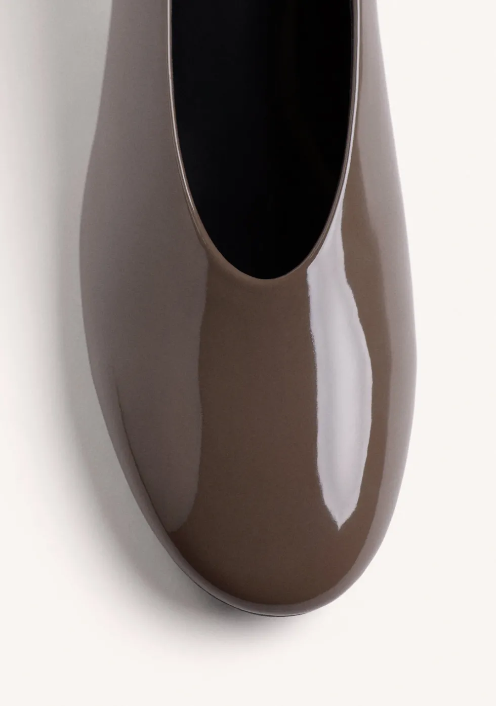 ZAPATOS TACÓN TAUPE EFECTO CHAROL