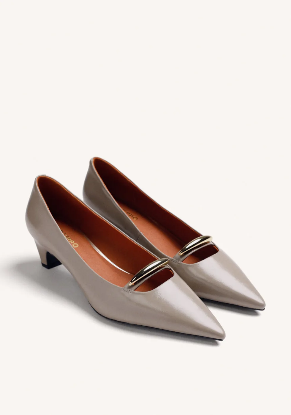 ZAPATOS TACÓN TAUPE EFECTO CHAROL