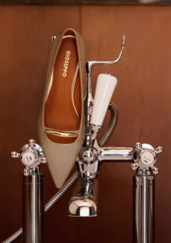 ZAPATOS TACÓN TAUPE EFECTO CHAROL