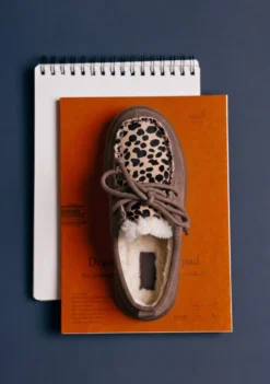 ZUECOS ESTAMPADO ANIMAL PIEL