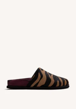 ZUECOS ESTAMPADO ANIMAL PIEL HEBILLA