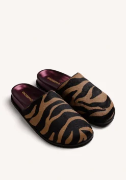 ZUECOS ESTAMPADO ANIMAL PIEL HEBILLA