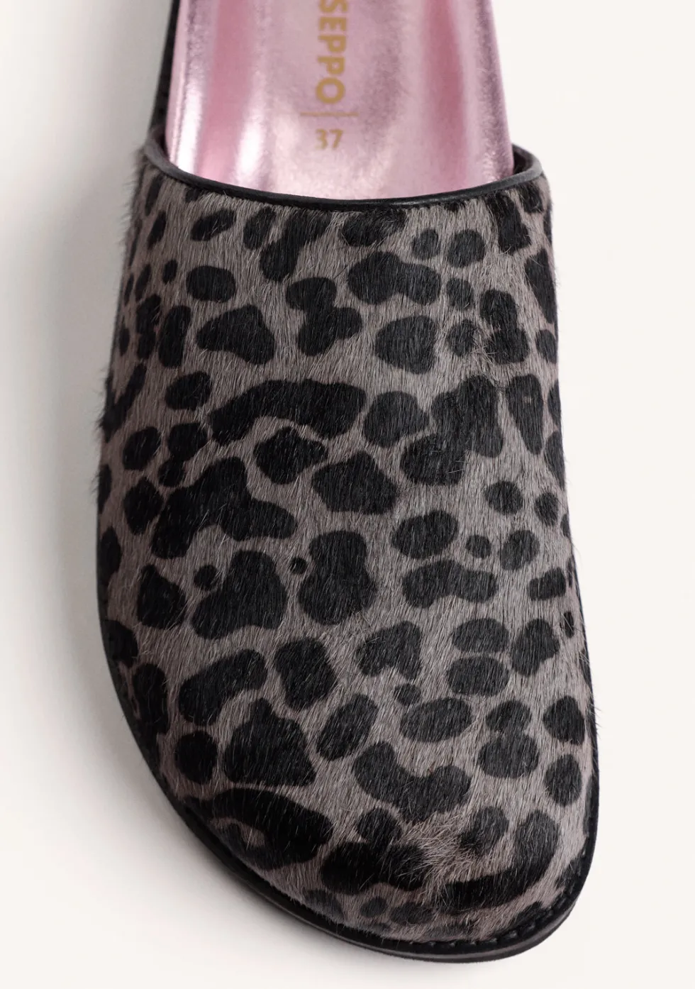 ZUECOS ESTAMPADO ANIMAL PIEL HEBILLA