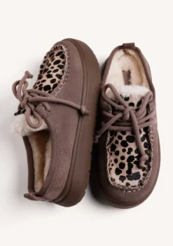 ZUECOS TAUPE PIEL ESTAMPADO ANIMAL