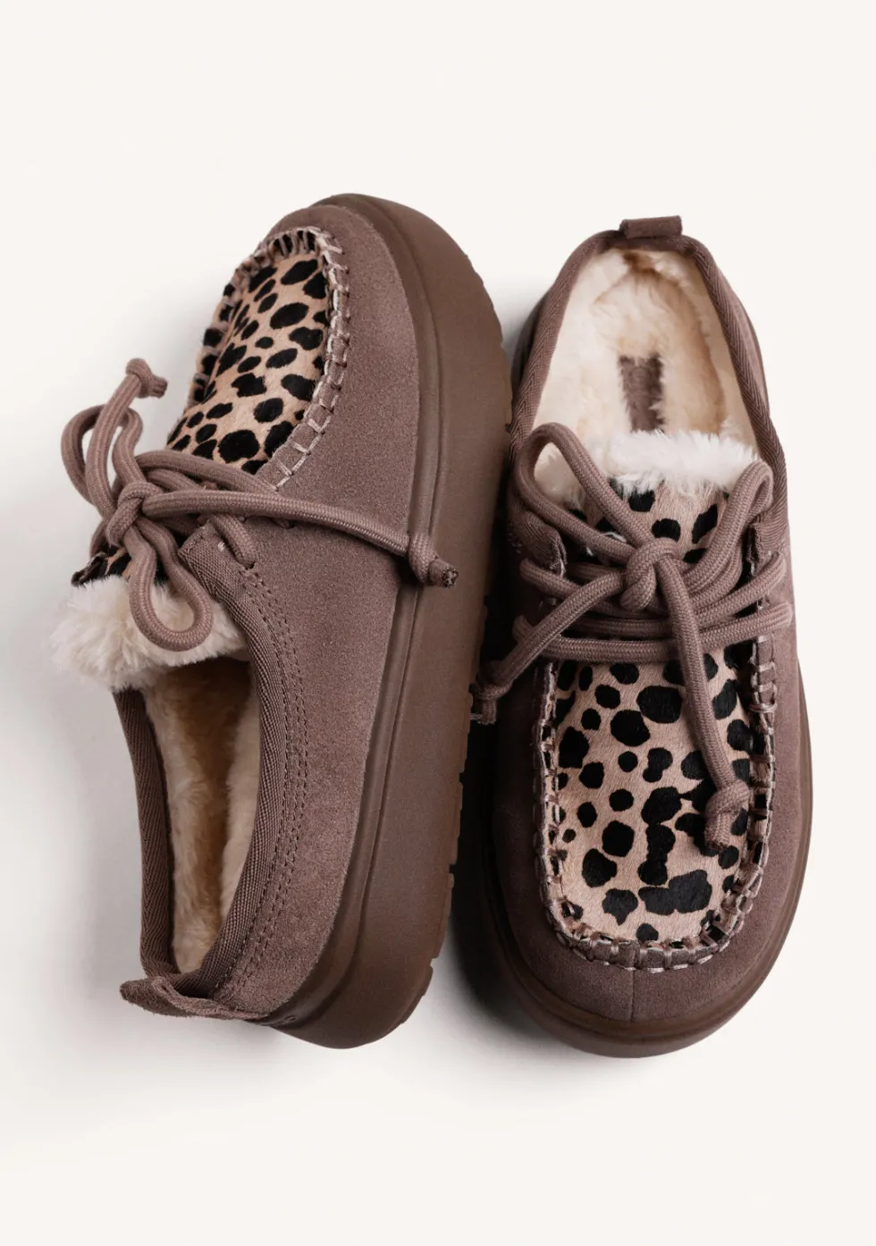 ZUECOS TAUPE PIEL ESTAMPADO ANIMAL