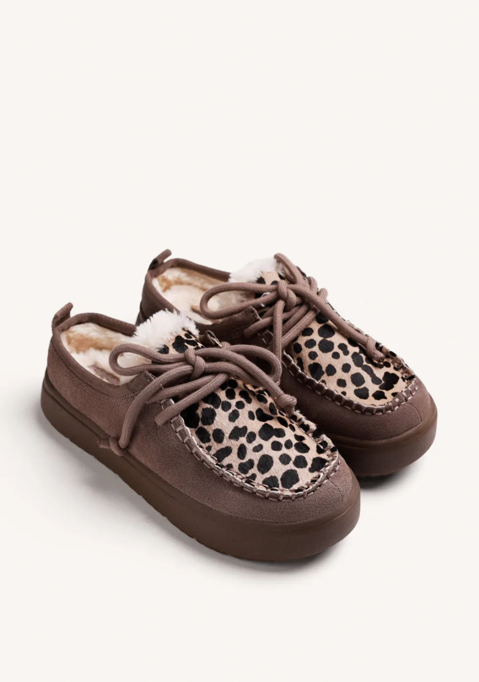 ZUECOS TAUPE PIEL ESTAMPADO ANIMAL